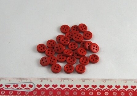 Пуговка Р 1064  дерево  0 8см  уп  30 шт  красный