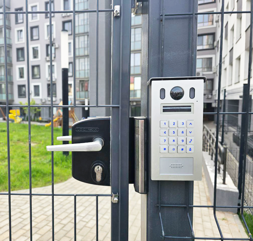 True IP TI-3220WD — многоабонентская IP вызывная панель с камерой 2 Мп и считывателем Mifare — фото 1