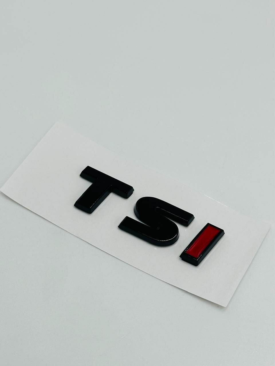 Шильдик надпись эмблема TSI ABS Black x Red 5см