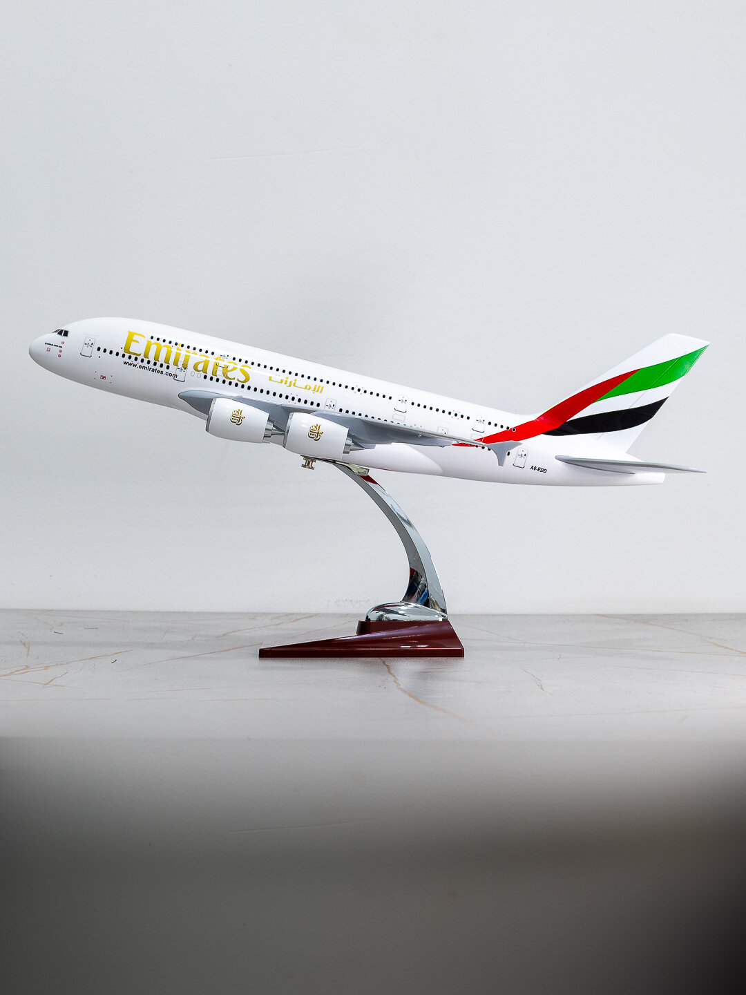 Модель самолёта Airbus A380, авиакомпания Emirates, 45 см, Металл+пластик — фото 1