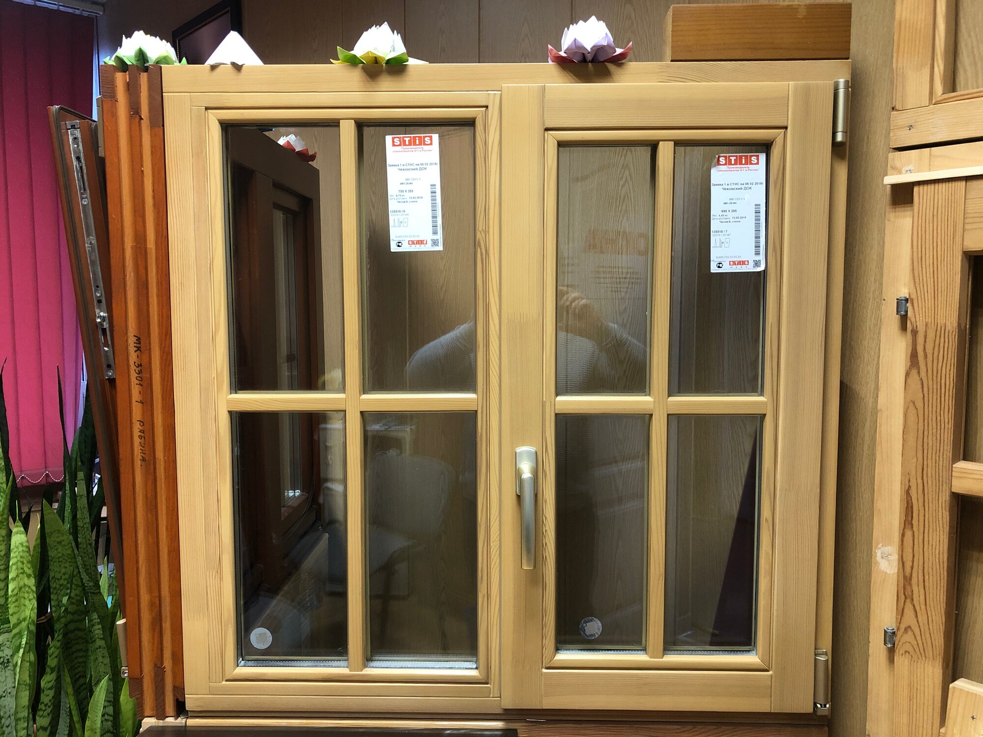 Деревянное окно 870х870 ОСВ - с переплетом. Цвет покраски 