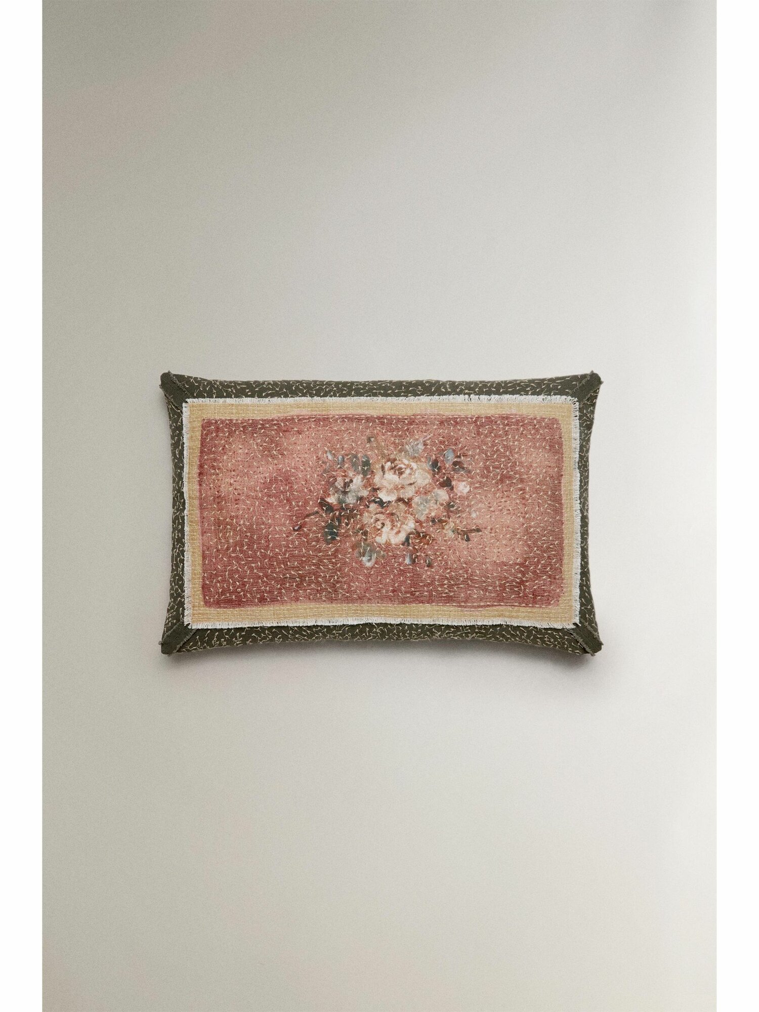 Наволочка Zara декоративная FLORAL APPLIQUE CUSHION COVER 40x60 см, размер 40x60cm