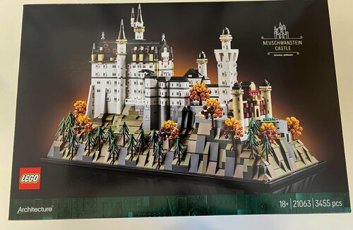Изображение товара Конструктор LEGO Architecture 21063 Замок Нойшванштайн