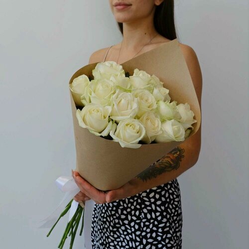 Изображение товара Букет живых цветов 15 белых роз Россия, 60 см