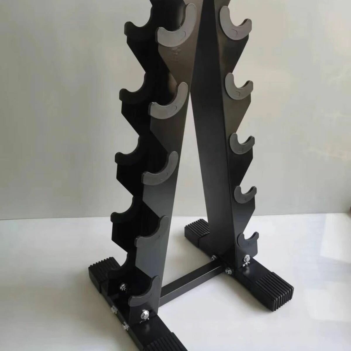 Стойка для гантелей и блинов компактная удобная подставка для хранения спортивного инвентаря организация грифов и дисков