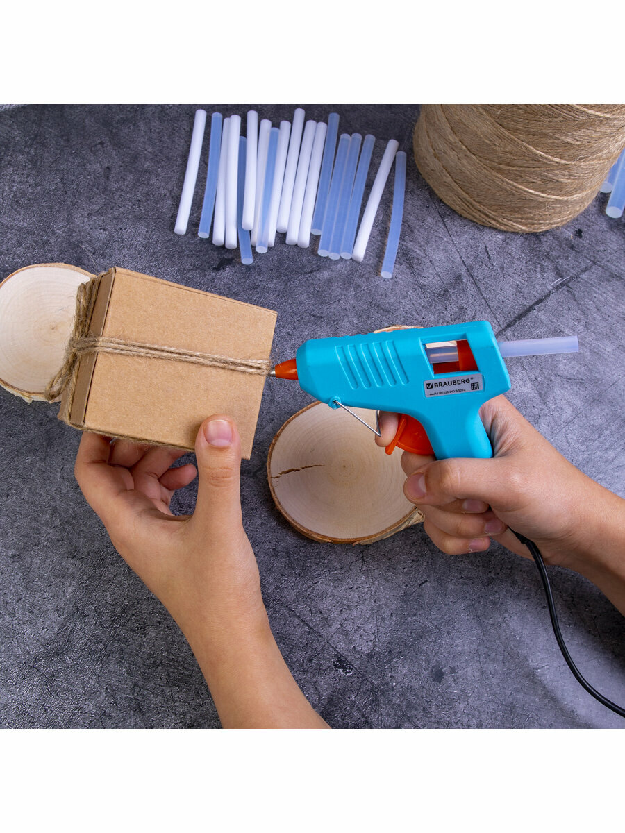 Изображение Клеевой пистолет 15Вт для стержня 7 мм, комплект 20 стержней (10 бел+10 прозр), Brauberg, 671052