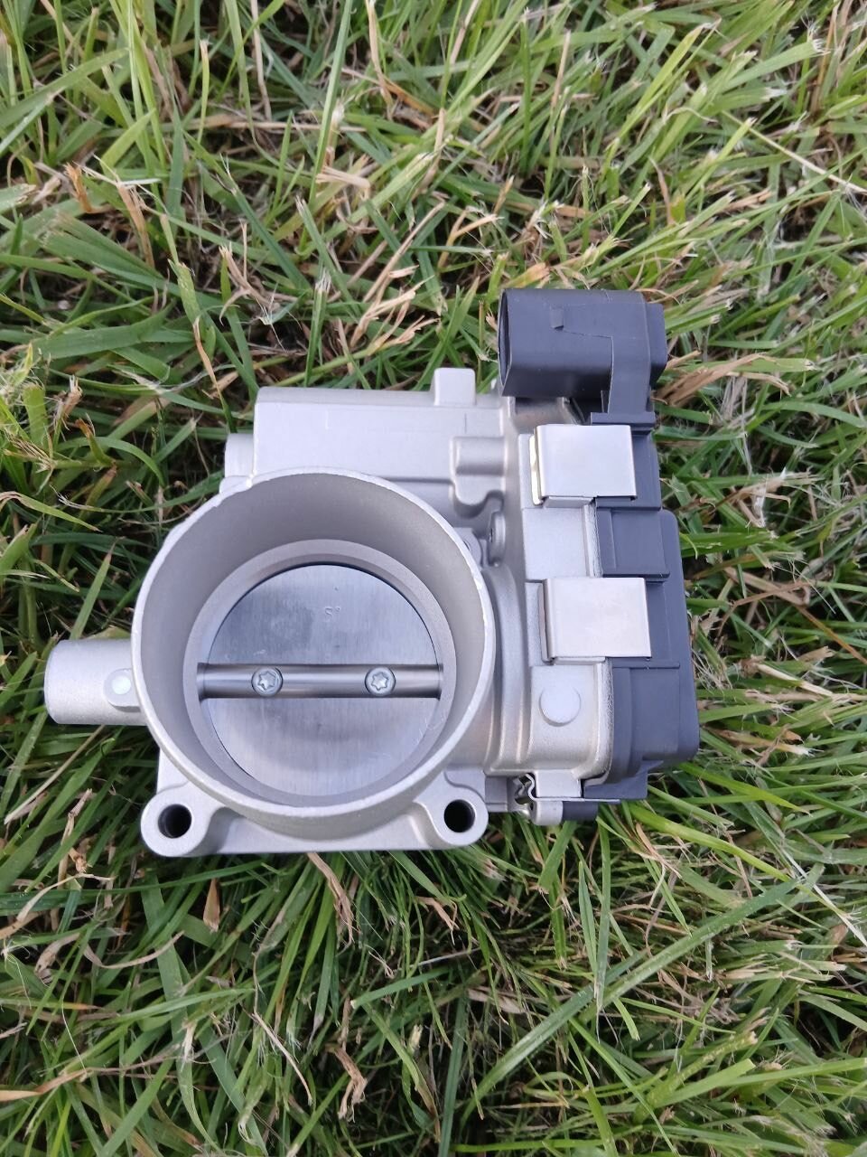 Дроссельная заслонка VOLKSWAGEN AUDI SKODA 03F133062B