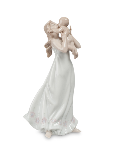 JP 15 30 Фигурка  Девушка с ребенком   Pavone 