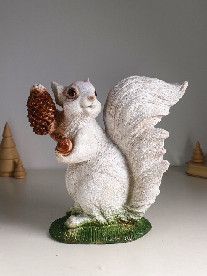 Хорошие сувениры Фигурка полистоун «Белка с шишкой» с глиттером 26×28 см