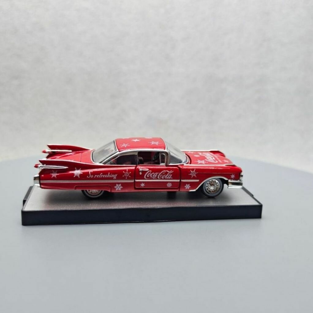 Машинка M2 Machines 1/64 1959 Cadillac Series 62 Coca cola Red Die