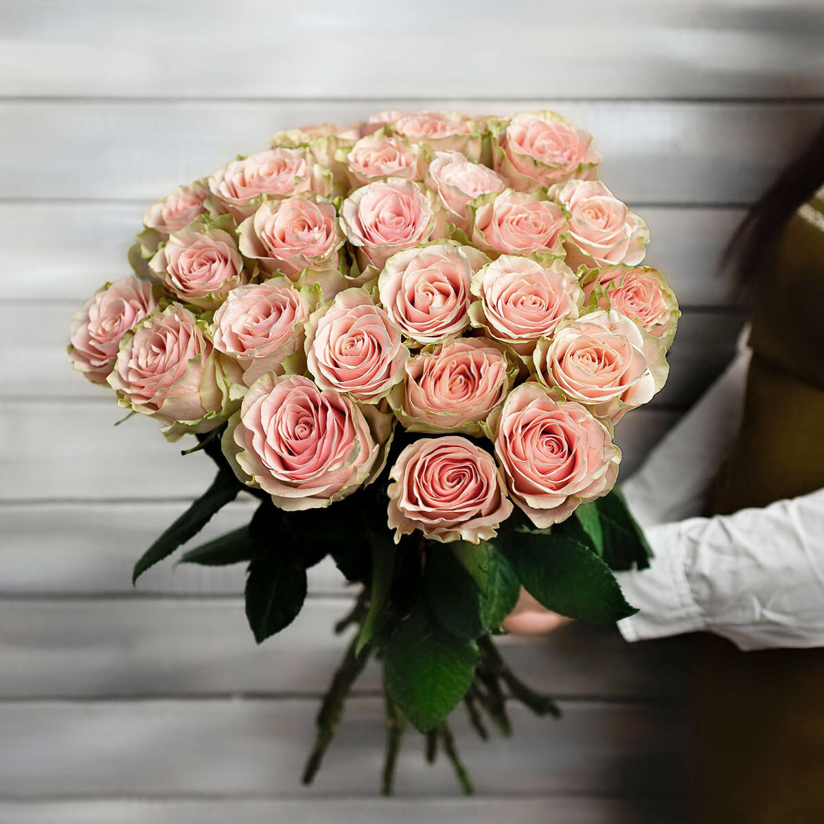 Монобукет Букет Маркет 23 розы Эквадор высота 60см нежно-розовый