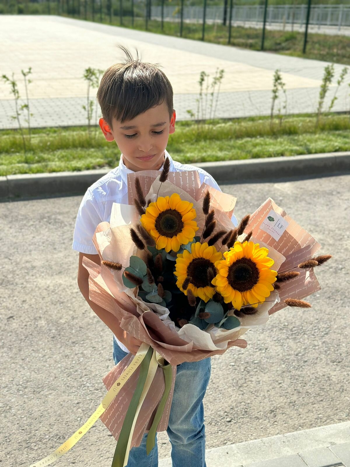 Монобукет Liana Flowers "Осень в руках" подсолнухи школьный желтый коричневый