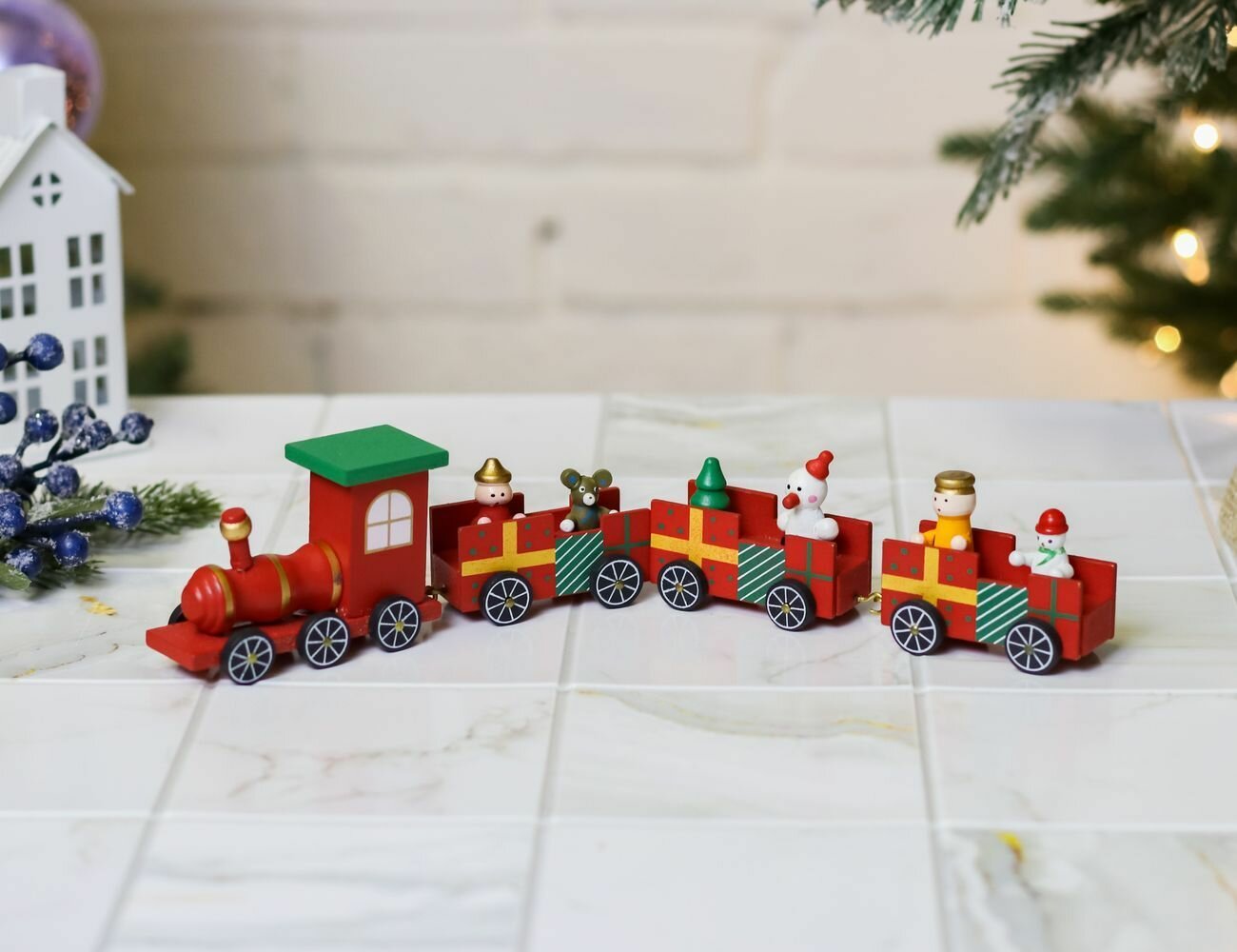 Декоративная новогодняя фигурка поезд С новогодними друзьями дерево 30 см Breitner 17-1899