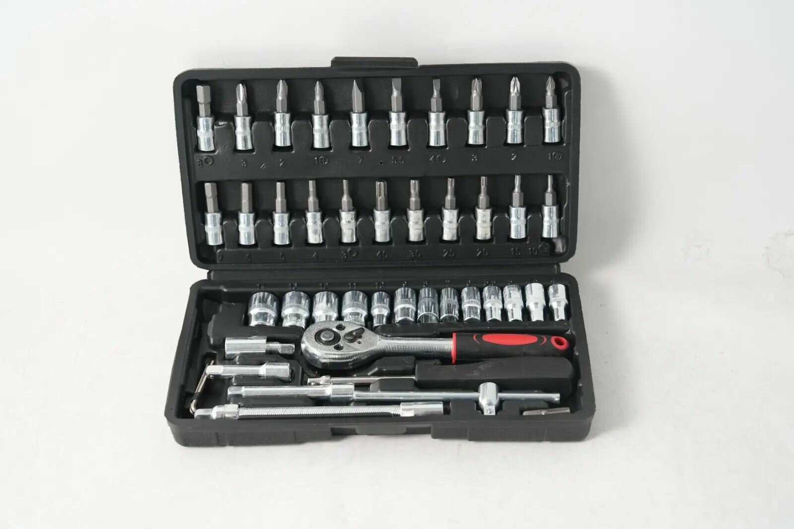 Набор автомобильных инструментов марки M-SERVICE из 46 предметов, пластмассовый кейс — фото 1