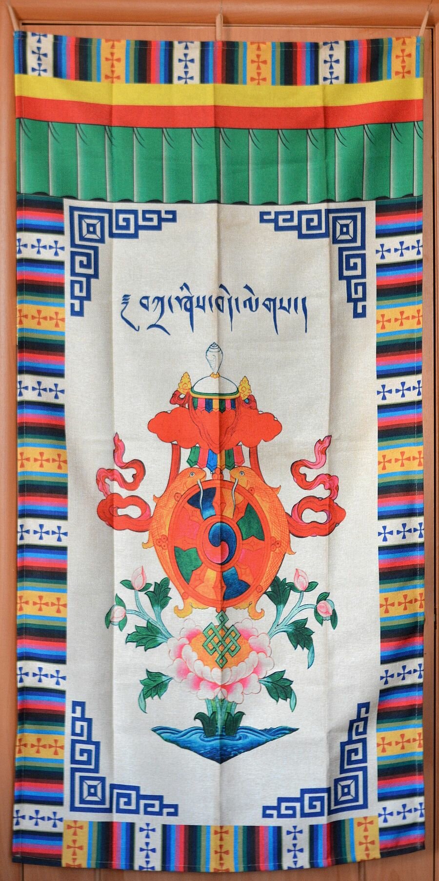 Занавеска с Аштамангалой на светлом фоне, 90 х 180 см