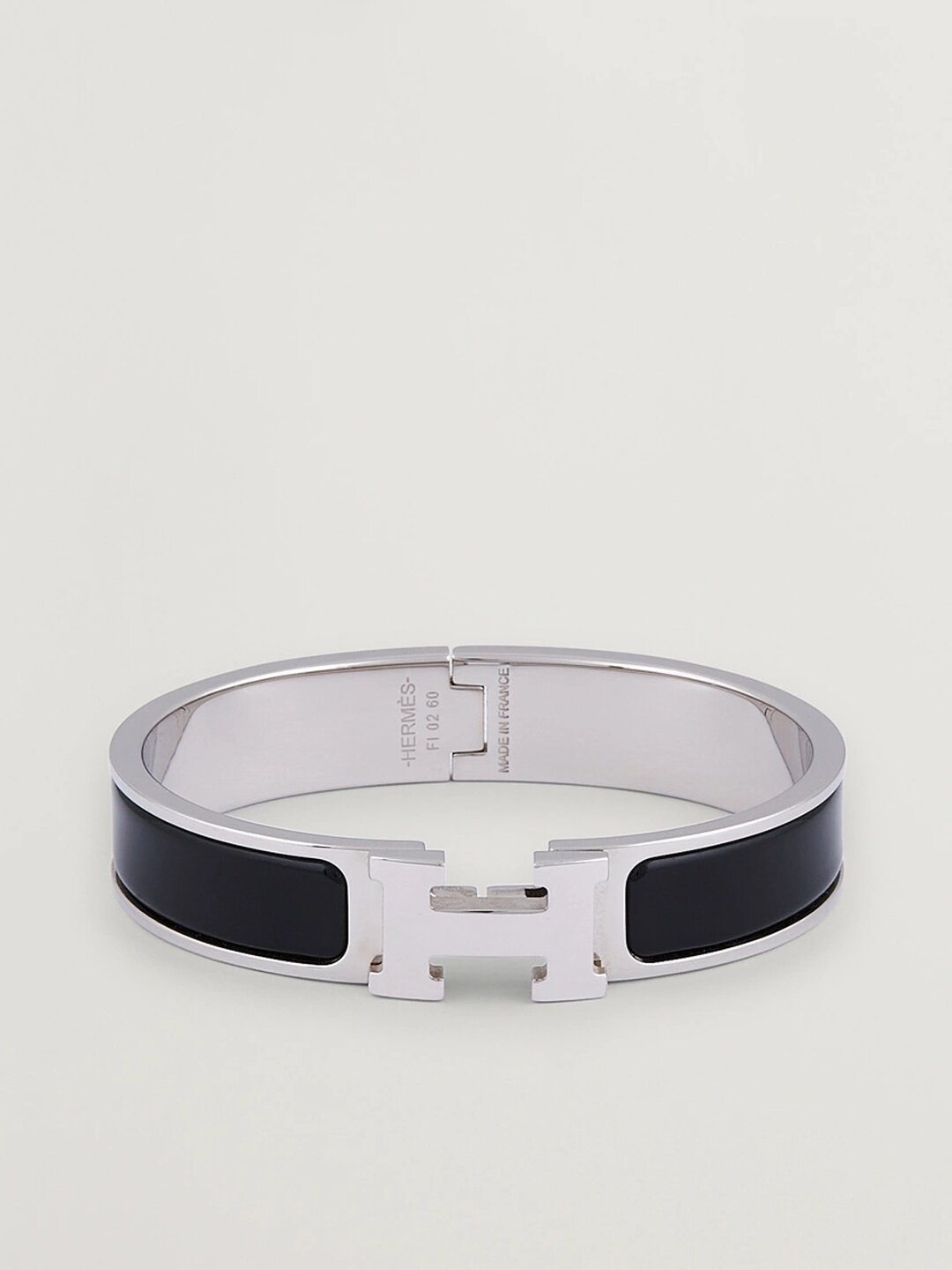 Жесткий браслет