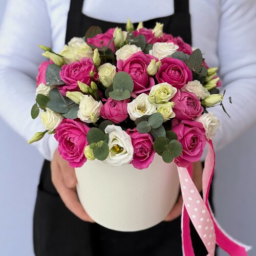 Изображение товара Коробочка Rybe-Flowers, с пионовидными розами, эустомой и эвкалиптом