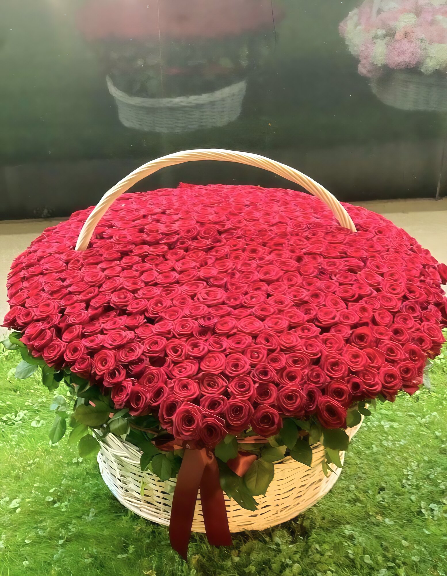 Корзина из 201 красной розы огромный букет роскошный подарок премиум цветы