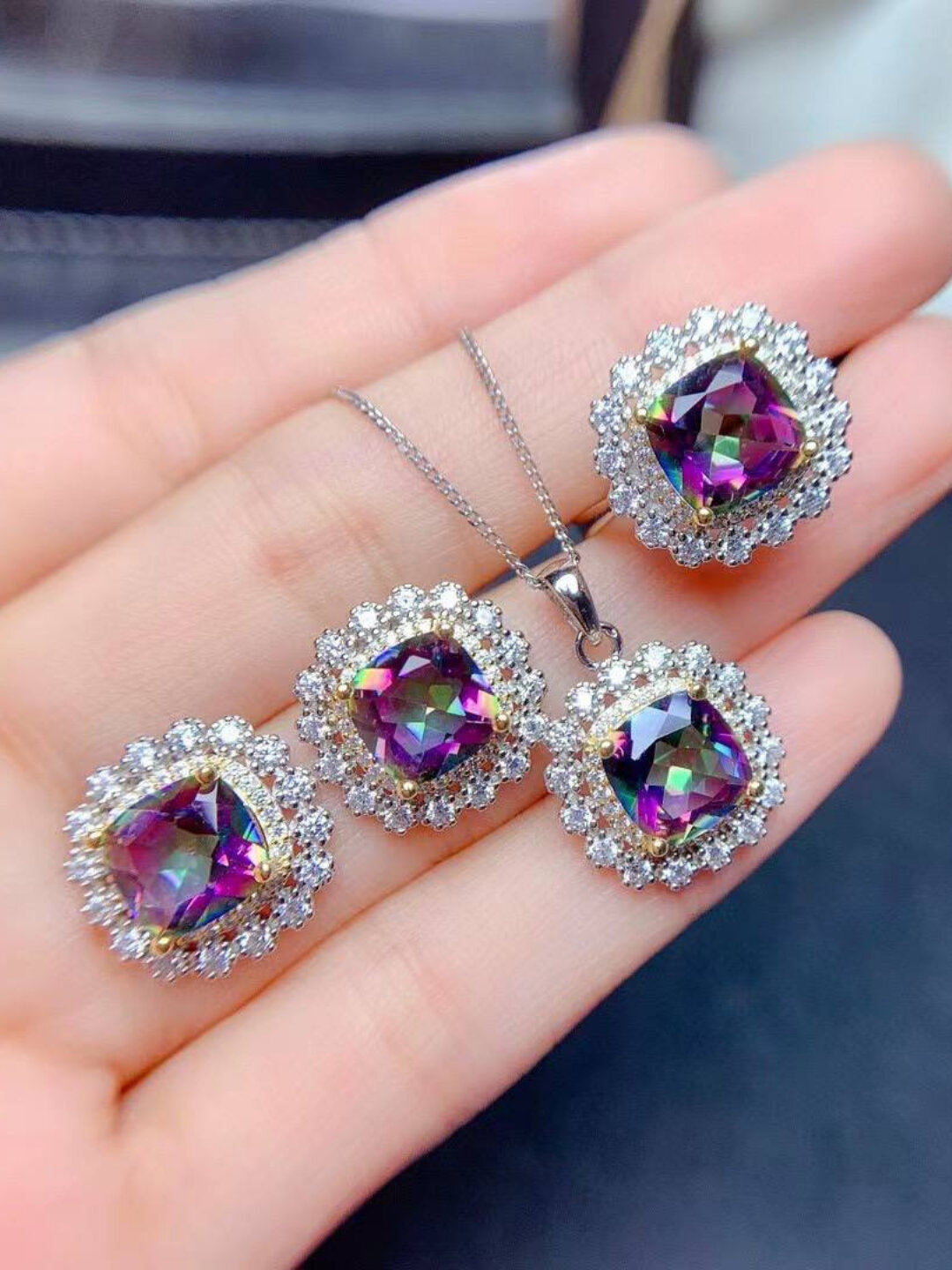 Комплект бижутерии: серьги, цепь, кольцо