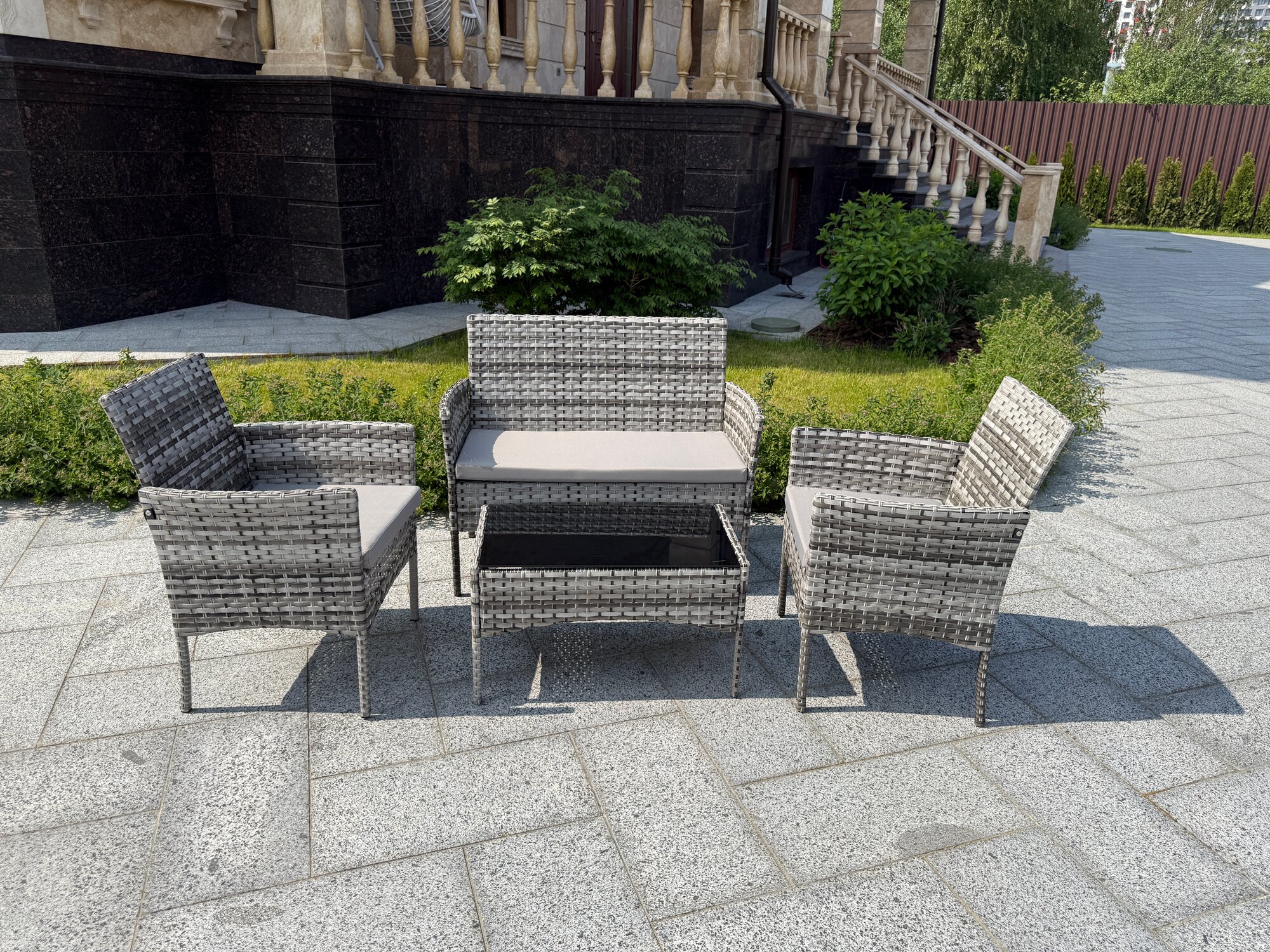 Картинки Комплект садовой мебели Full Comfort - FOX из искусственного ротанга (столик, двухместный диван, 2 кресла) серый