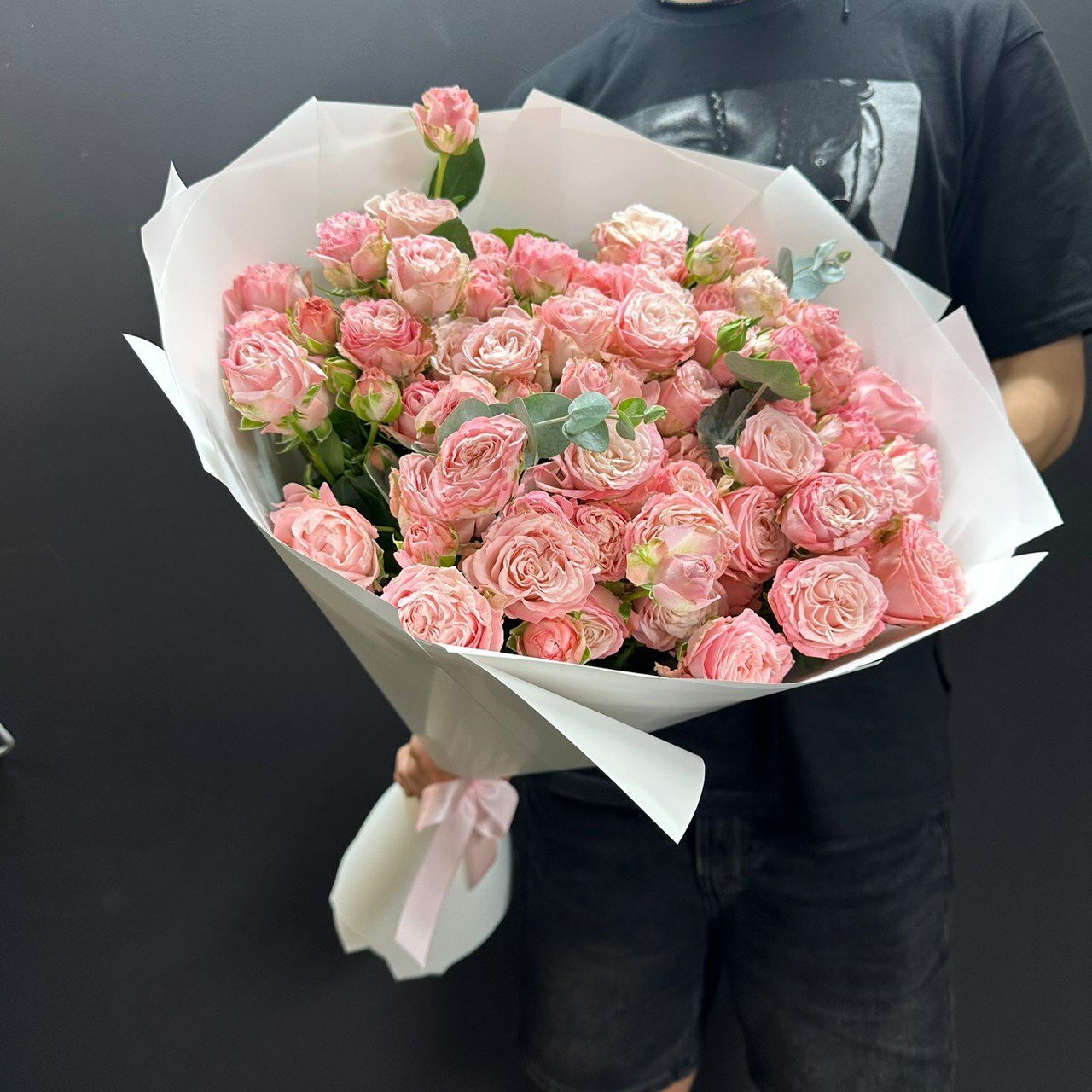 Букет WOW-flowers 9 розовых кустовых роз 60см доставка свежих цветов