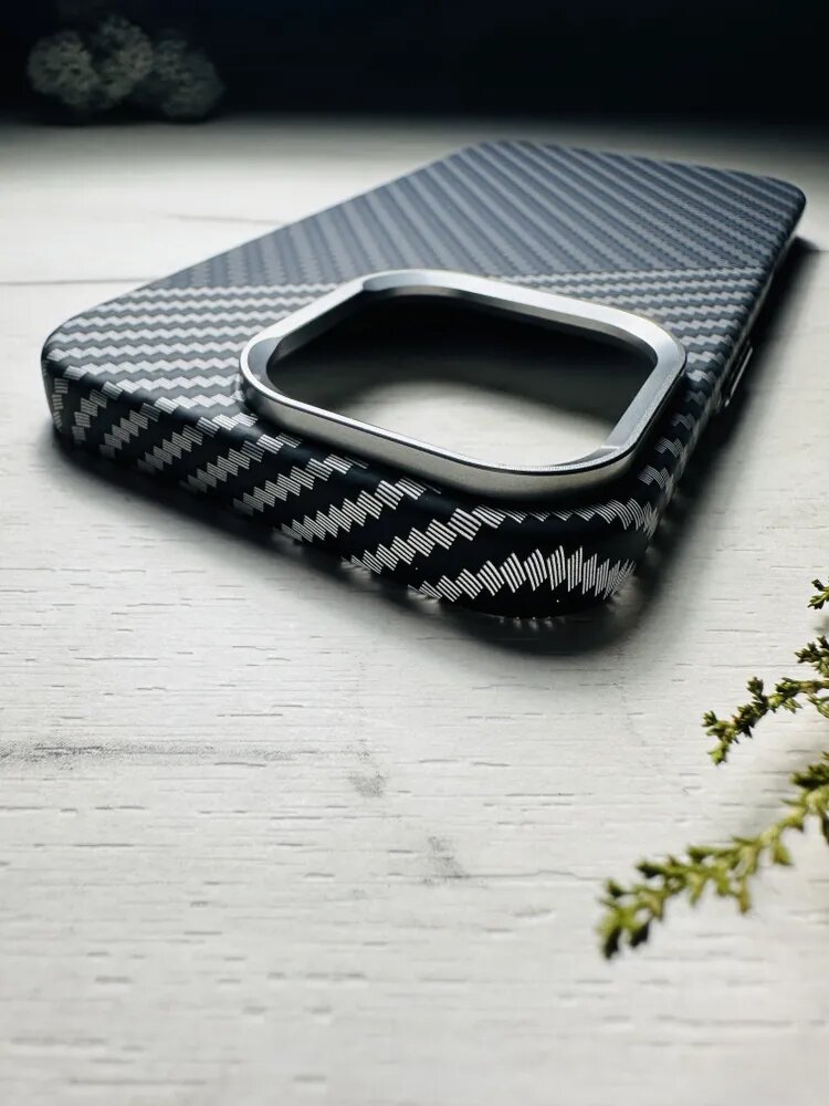 Чехол, для iPhone 13 Pro Max карбоновый, Classic, Free Airli — фото 1