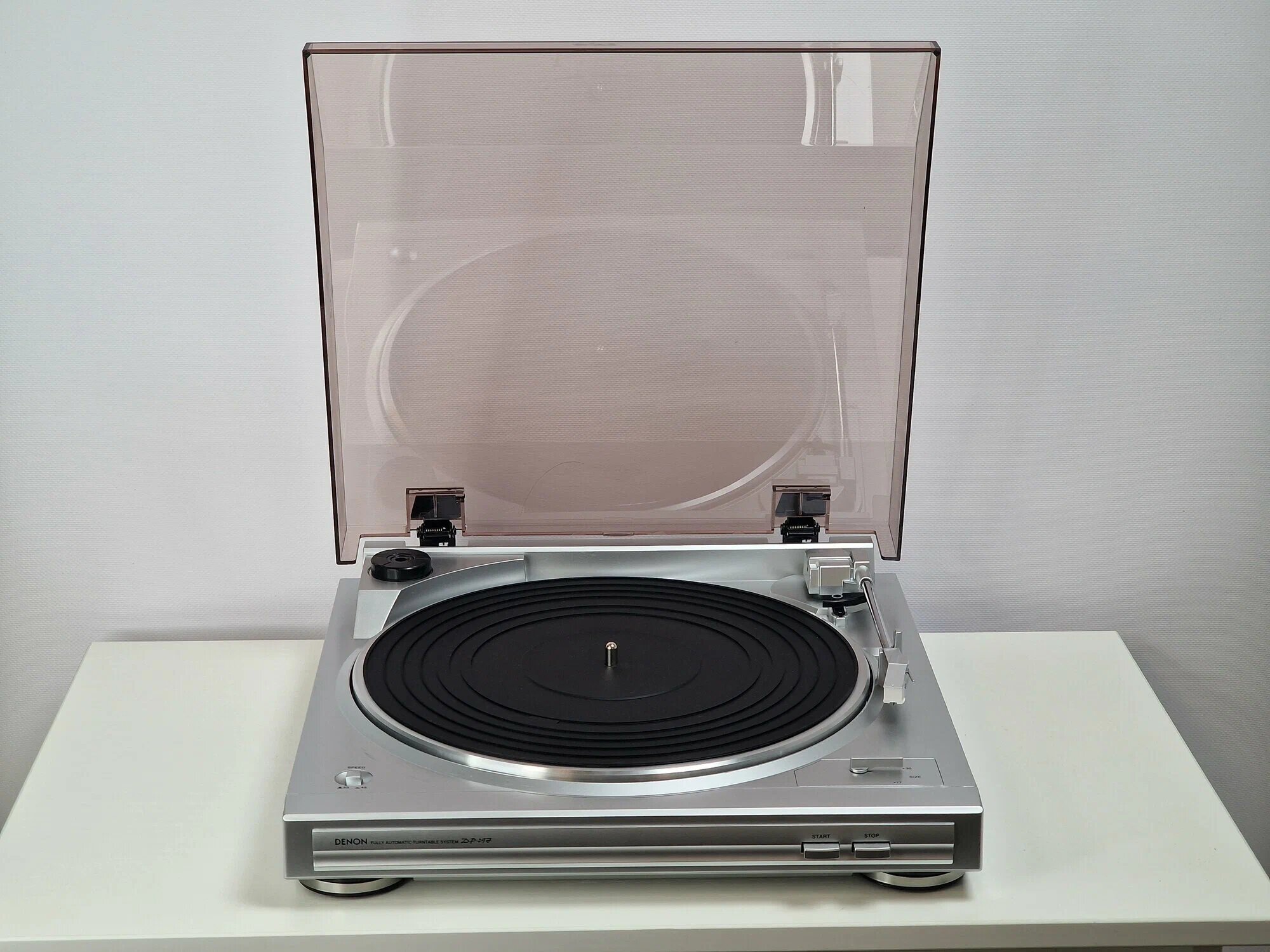 Виниловый проигрыватель Denon DP-29F, полностью автоматический, серебристый