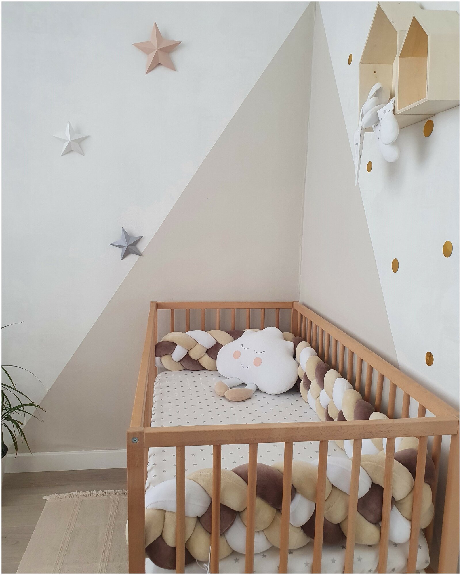 Бортик-коса (косичка) в детскую кроватку из 4 лент для малышей и новорожденных 240 см: подходит для круглой, овальной и прямоугольной кроватей
