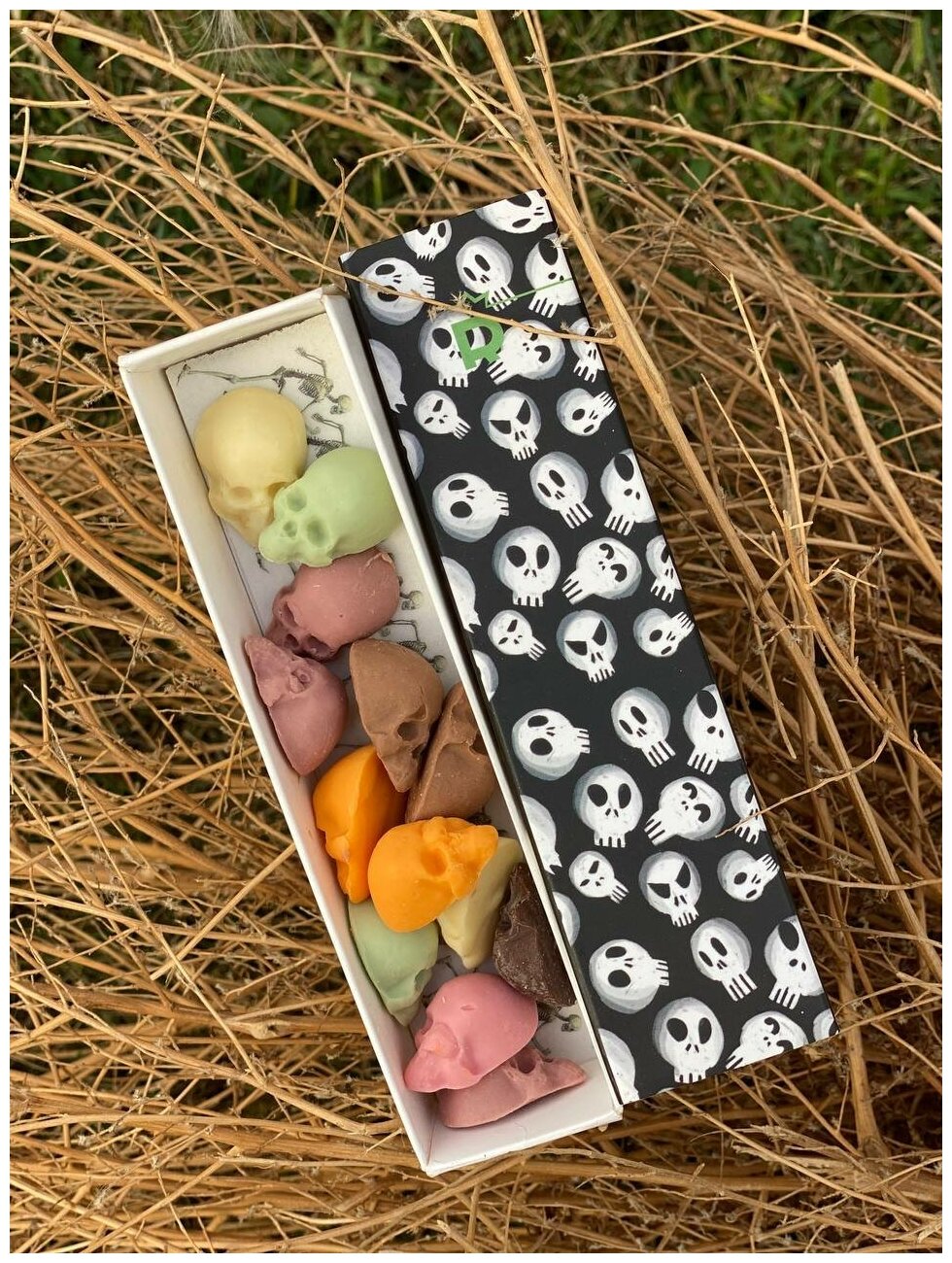 Шоколадный набор "Черепа" Rubiscookies фигурный шоколад мини - фотография № 2