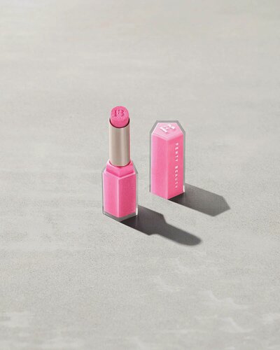 Изображение товара FENTY Beauty Бальзам-помада с шиммером Gloss Bomb Stix 3,6 мл, 05 Flamingo Fling