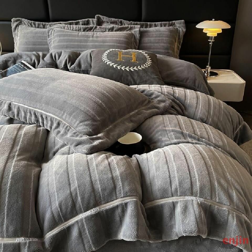 Зимнее постельное белье, комплект из четырех предметов из молочного бархата