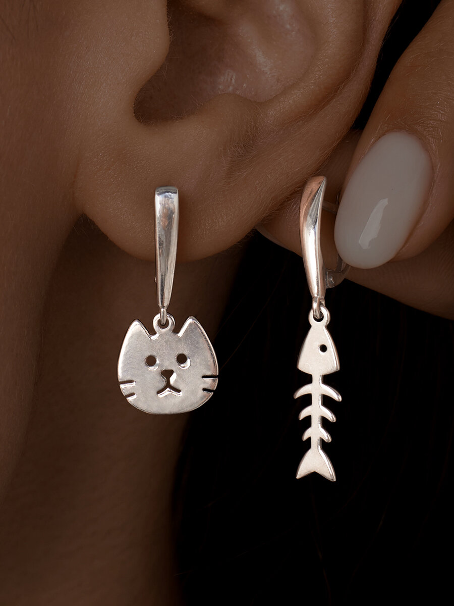 Серьги серебряные 925 пробы асимметричные Кот и рыбка, детские, женские, ср.вес изделия 2,3 гр, арт. 2029820/9.