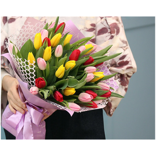 Букет Тюльпаны микс 35 штук от магазина Купить Цветы /цвет белый, красный, розовый, кремовый, лимонный, желтый, оранжевый / подкормка в подарок