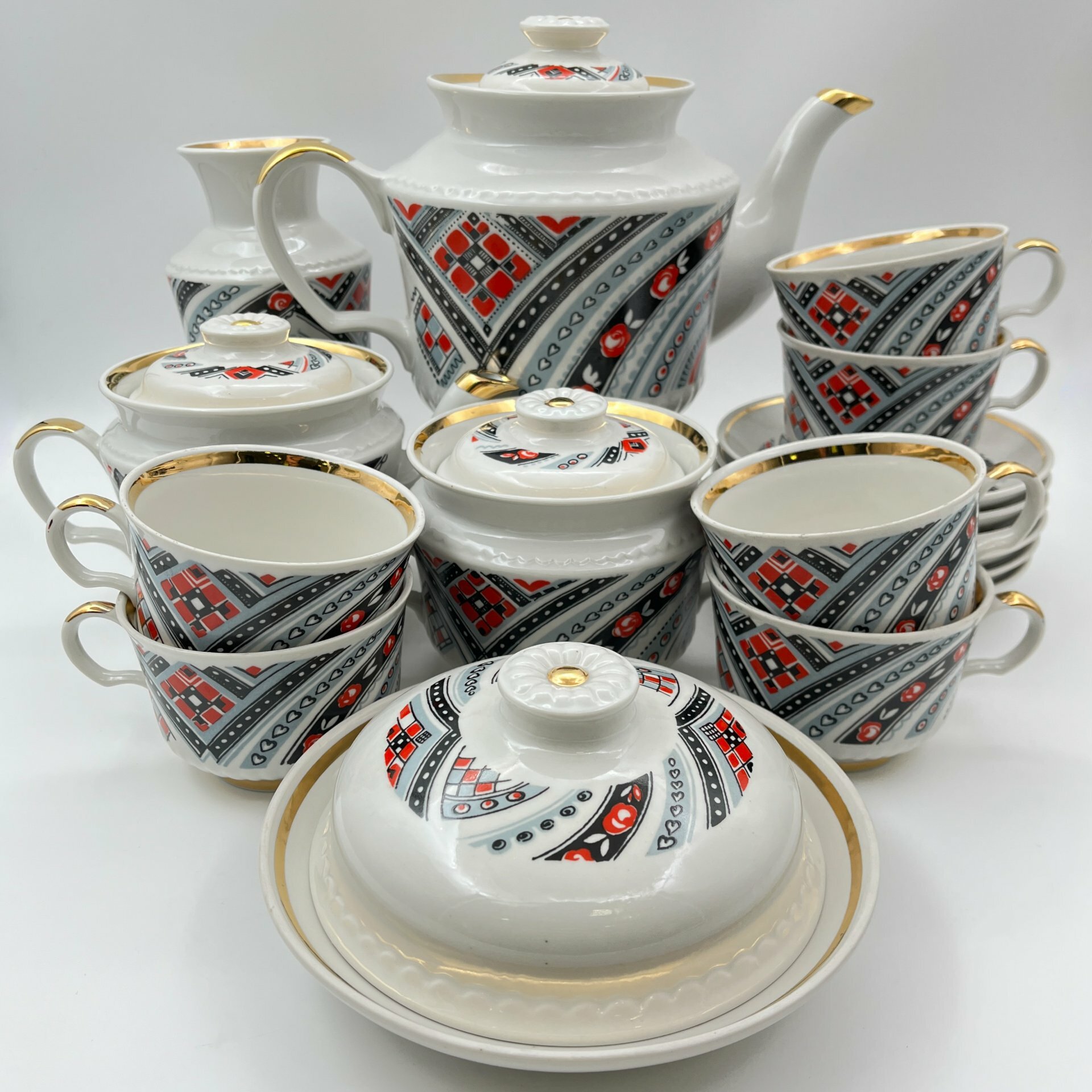 Сервиз чайный на 6 персон (17 предметов), фарфор, крытье, золочение