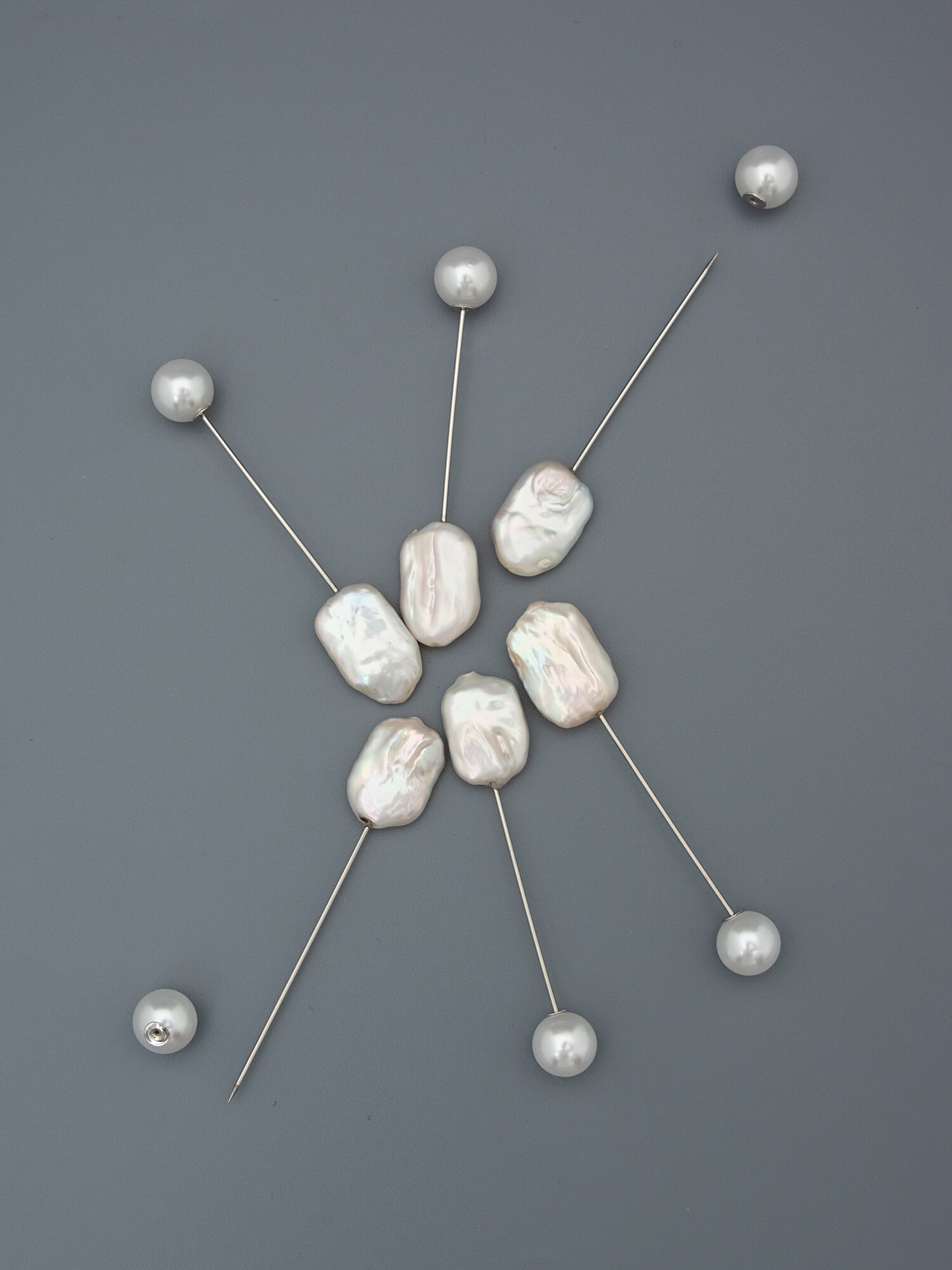 Брошь ЖемАрт, жемчуг пресноводный культивированный, жемчуг имитация, 1 шт., белый/серебристый — фото 1