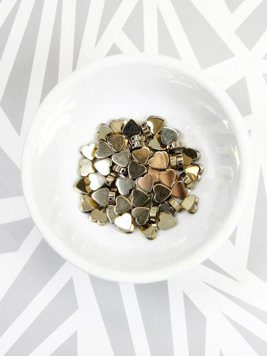 Гематин сердце, гориз. отверстие - 6 мм, (около 35 шт) — фото 1