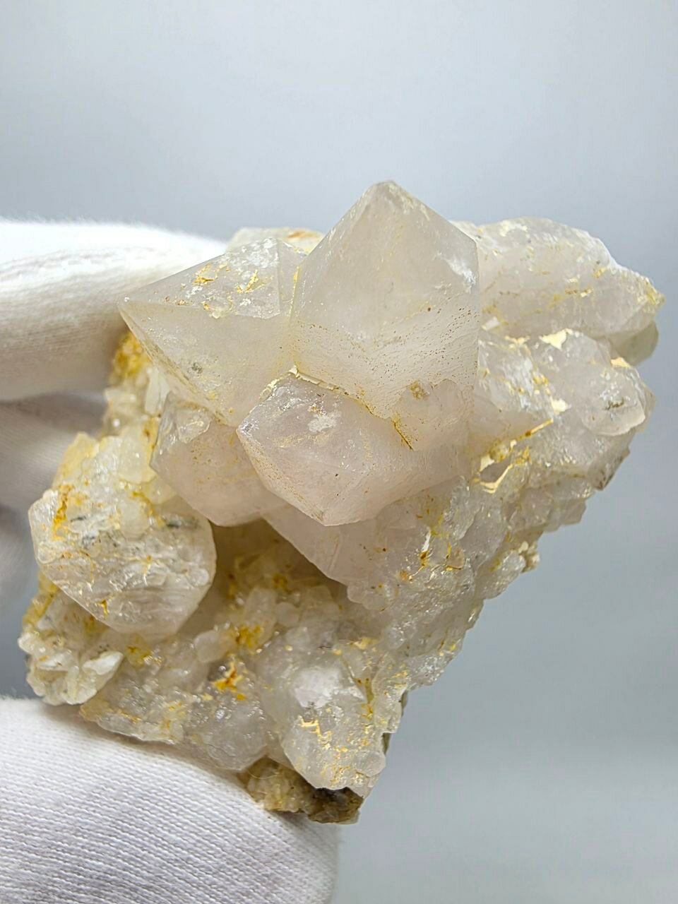 Друза кварца с кальцитом 76 мм, 130 г.