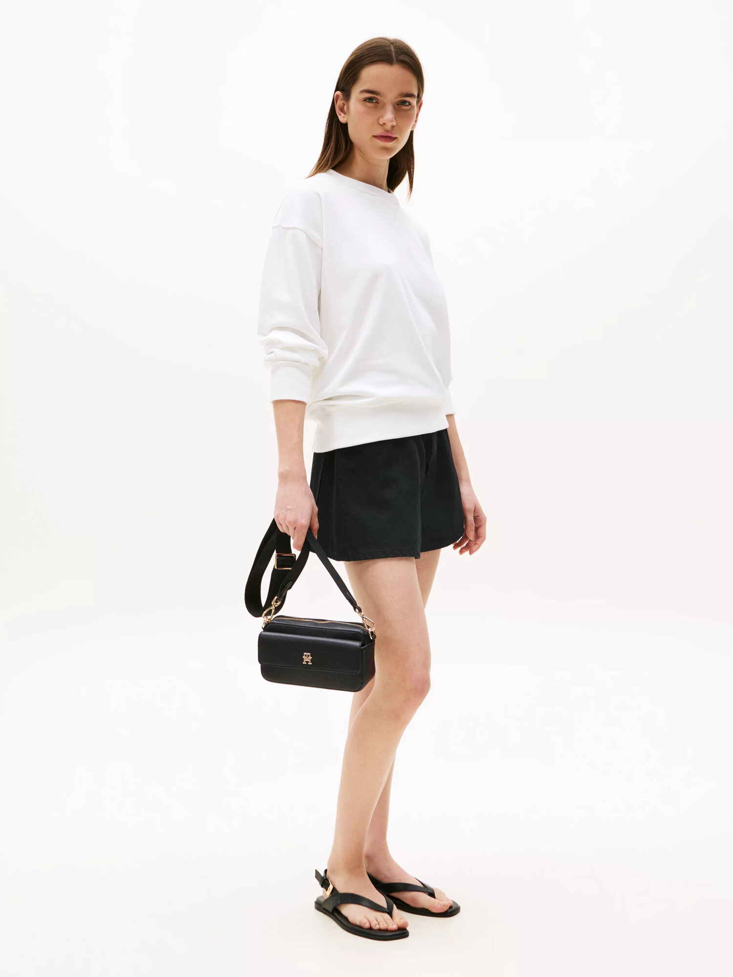 Сумка кросс-боди TOMMY HILFIGER TH Distinct Camera Bag, фактура зернистая, черный — фото 1