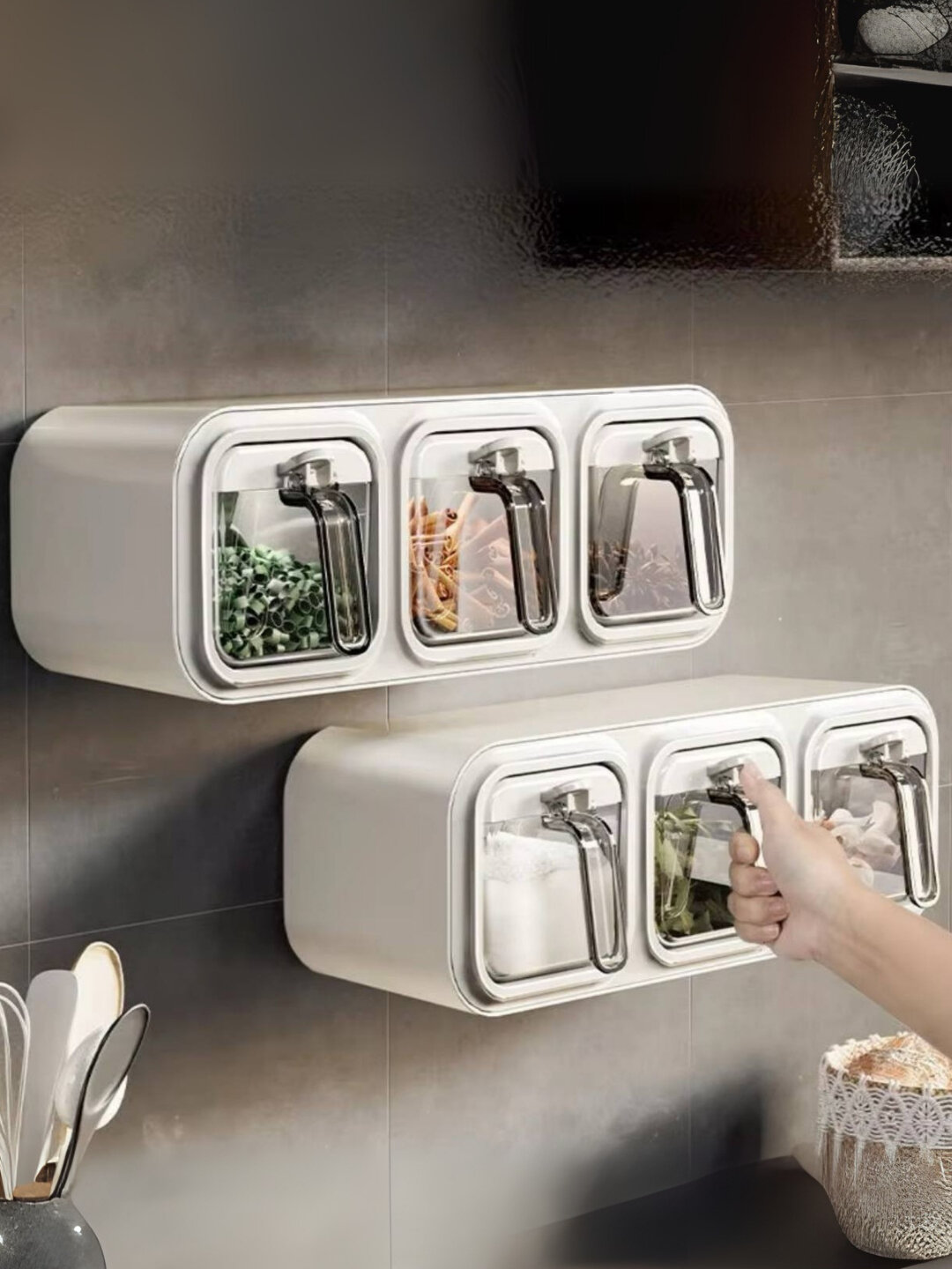 Настенный трёхсекционный контейнер для сыпучих продуктов, с ложками