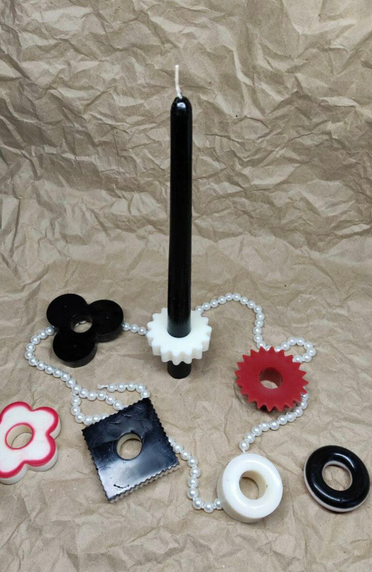 Свеча ручной работы "лего" столовая, красно-черно-белая, трансформер