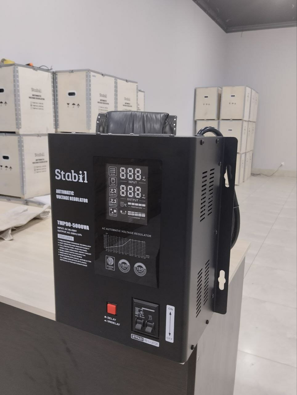 Стабилизатор напряжения STABIL TMP90, релейный, однофазный, байпас — фото 1