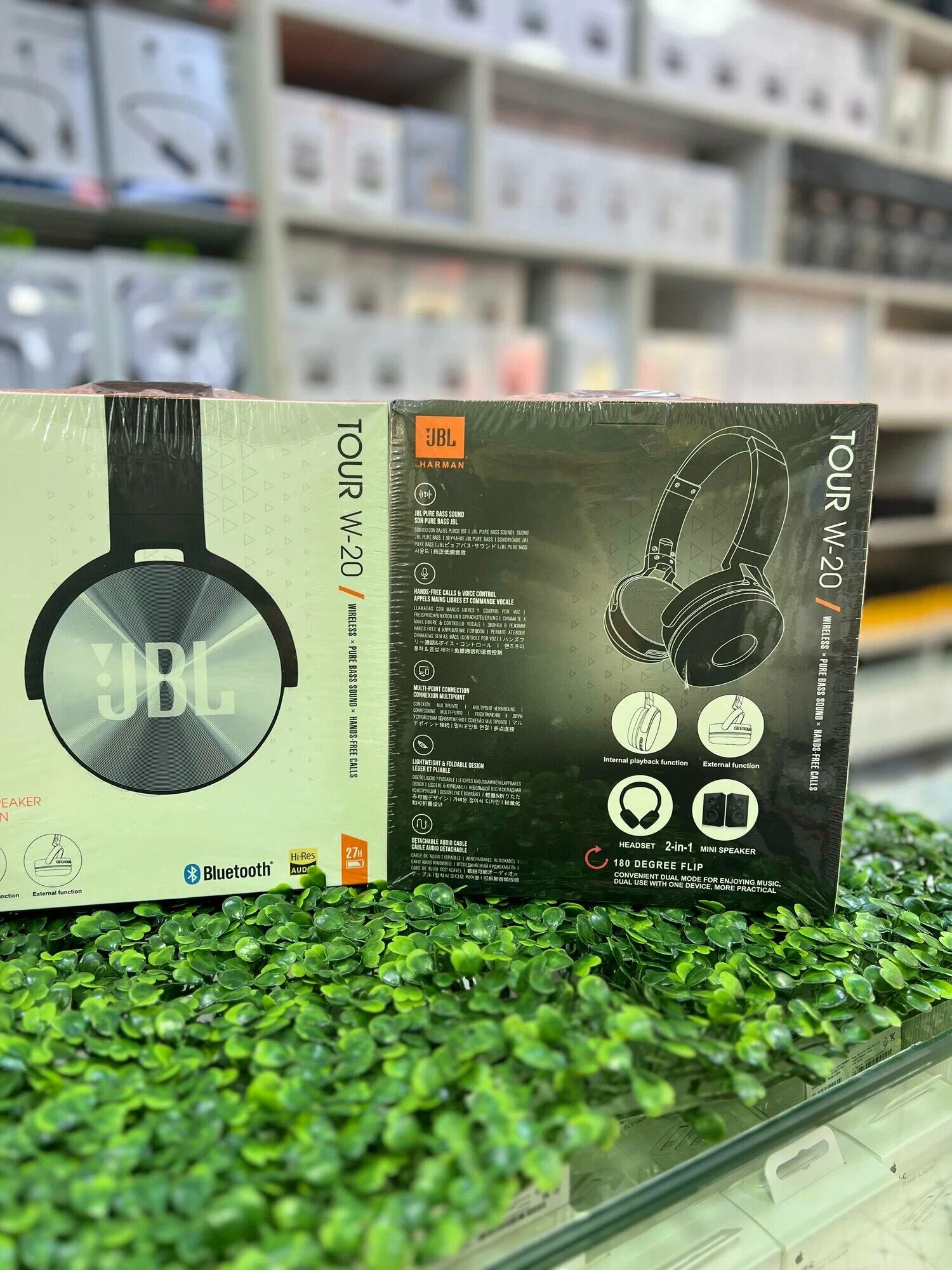 Беспроводные накладные наушники JBL W-20, Bluetooth, чёрного цвета.