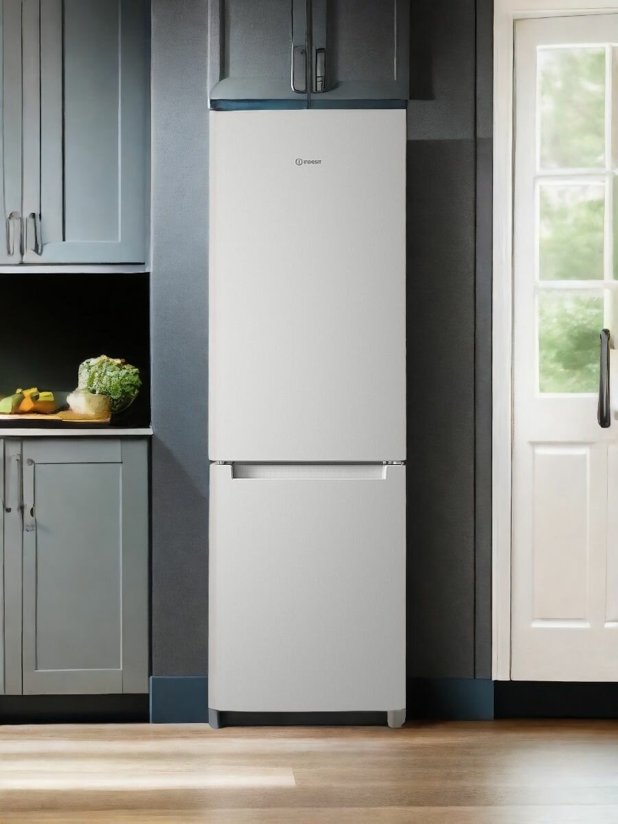 Двухкамерный холодильник Indesit ITS 4180 W No Frost белый