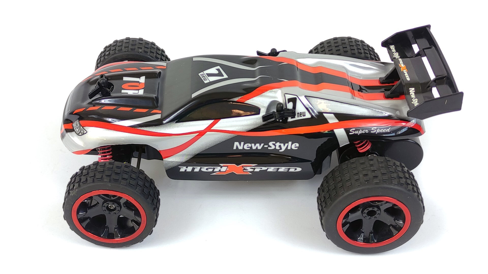 Радиоуправляемая Трагги / машинка на пульте управления 1:18 2.4G QY Toys QY1802B — фото 1