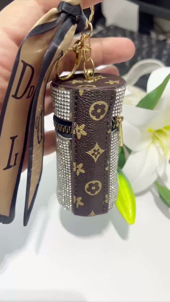 Украшение на сумку Louis Vuitton, 109 Красный — фото 1