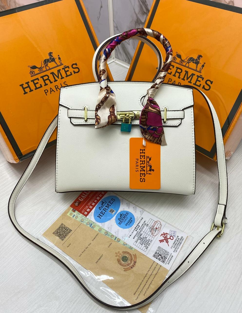 Наклейка на чемодан