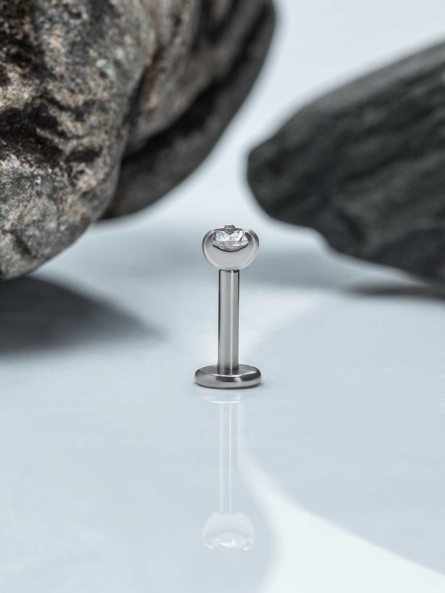 Пирсинг в нос Implant Grade, длина 0.3 см, длина стержня 6 мм, 1 шт., прозрачный кристалл — фото 1