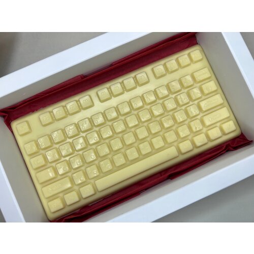 Шоколадная фигура "Клавиатура" из белого шоколада