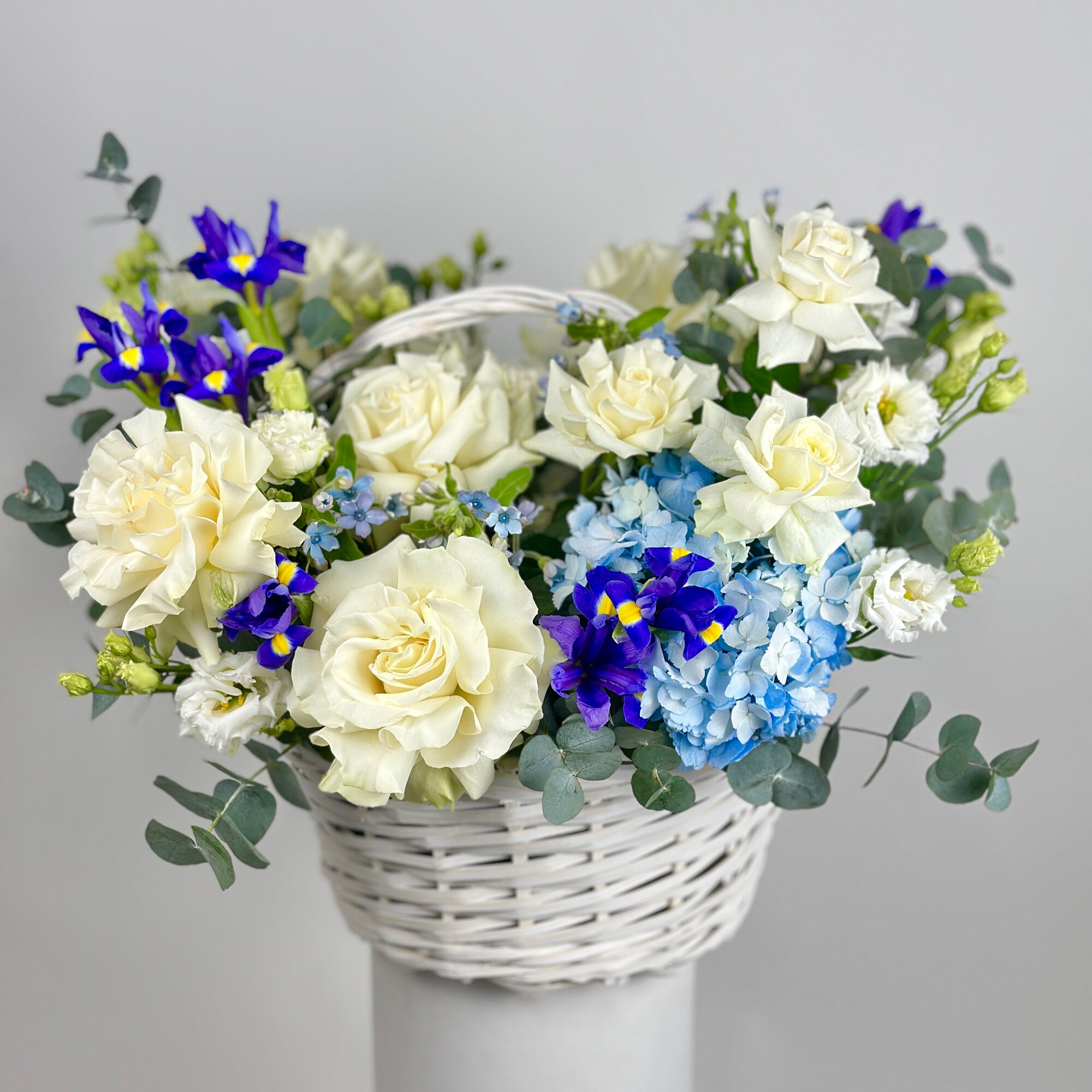 Букет цветов Офелия в корзине