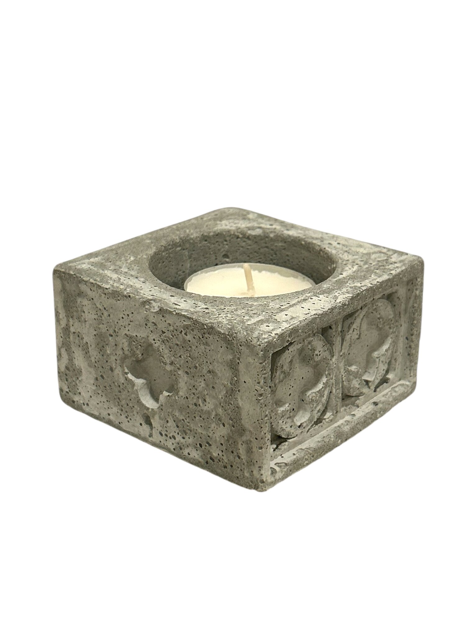 Подсвечник с готическими розами, бетон